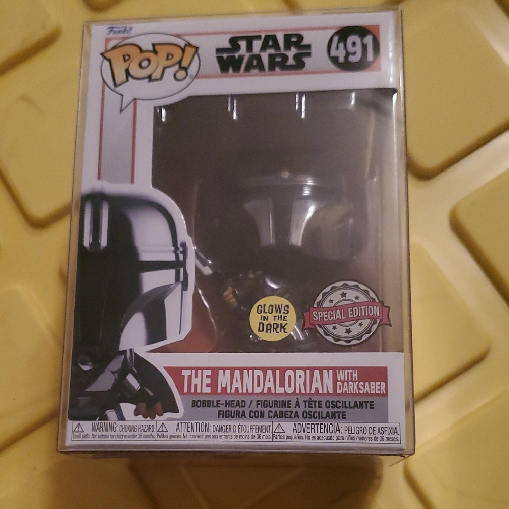 Star Wars The Mandalorian With Darksaber #491 Glow In The Dark Special Edition